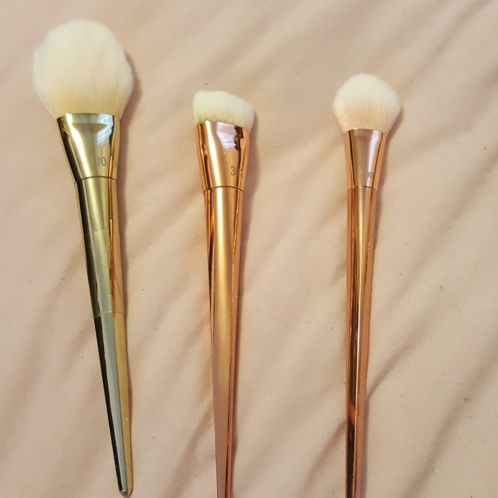 Used real techniques bold metal face brushes